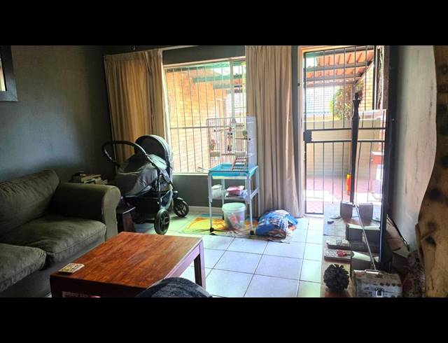 2 BEDROOM TOWNHOUSE FOR SALE IN ROOIHUISKRAAL NORTH